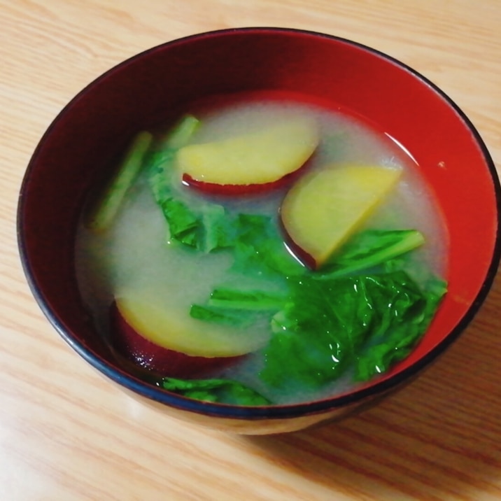 さつまいもとかぶの葉の味噌汁